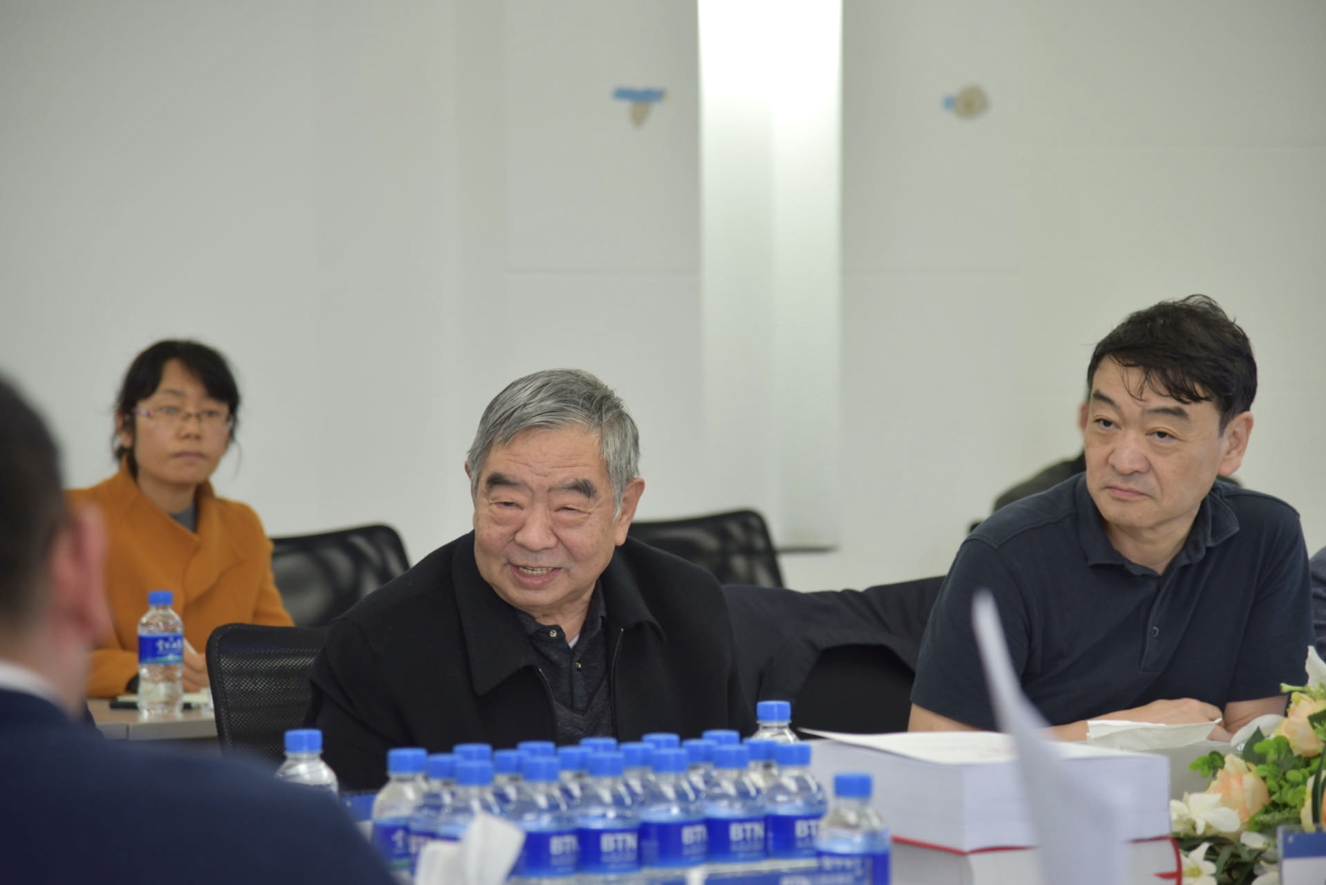 云南特色植物提取实验室第三次学术委员会会议顺利召开